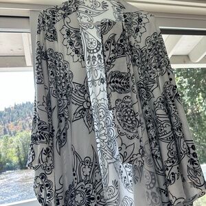 LuLaRoe Monochrome Floral Kimono